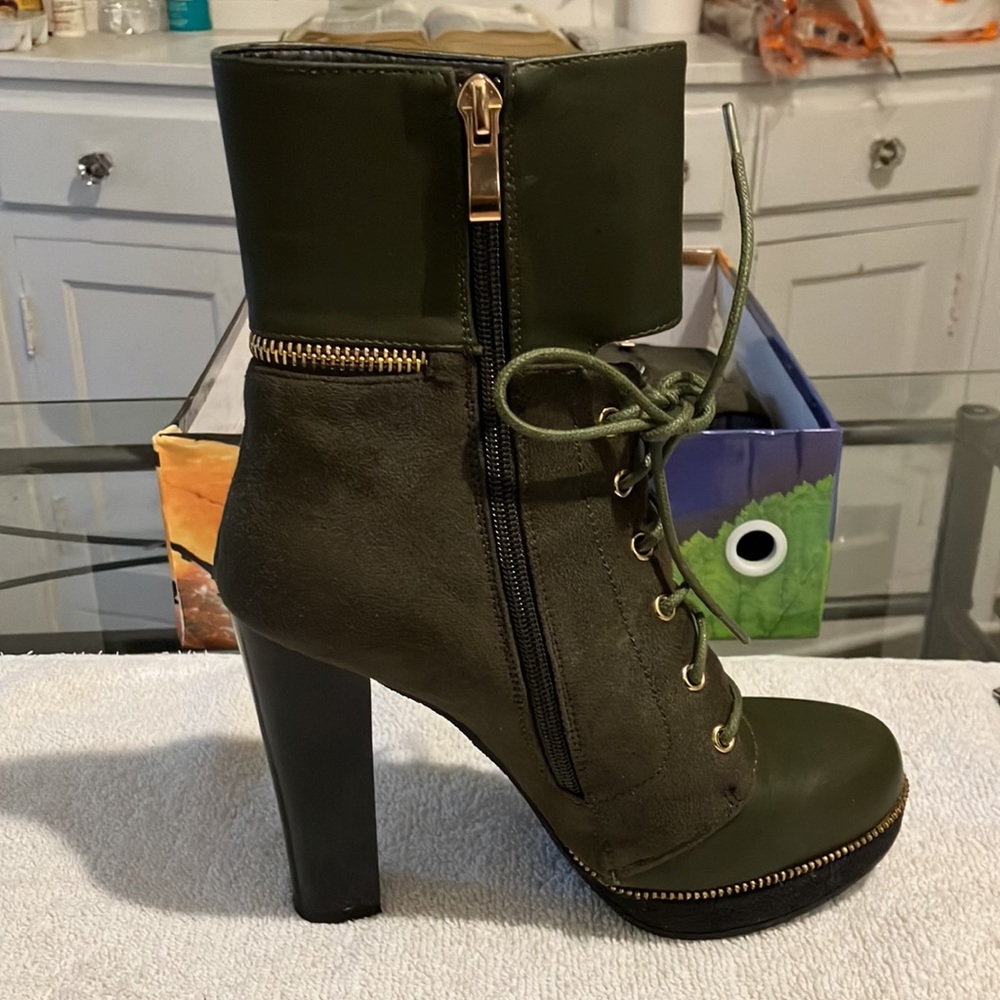 Italina ankle platform boot size 7.5 - Picture 4 of 6